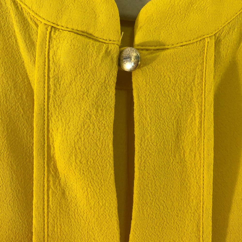 Fun Banana Republic Tank - Picture 4 of 7